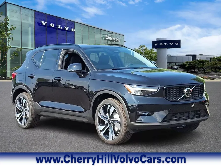 2026 Volvo XC40 AWD Plus photo 1