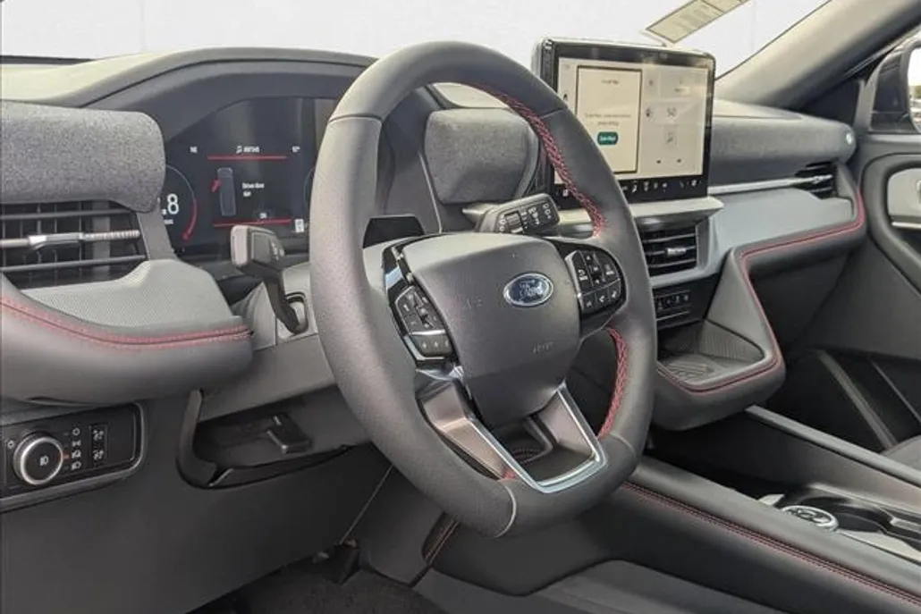 2025 Ford Explorer ST-Line photo 1
