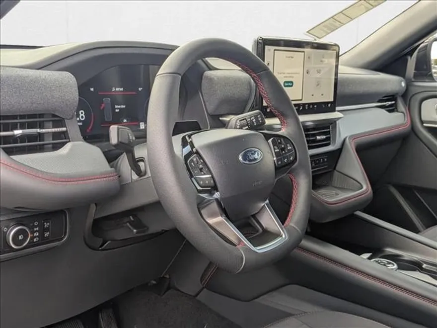 2025 Ford Explorer ST-Line photo 1