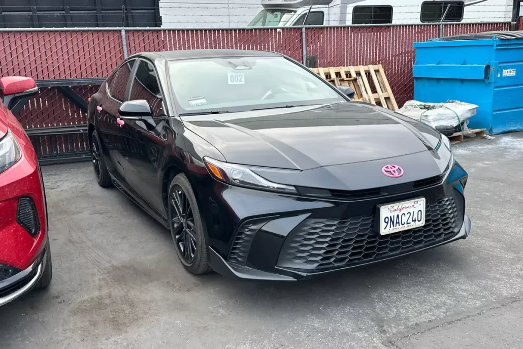 2025 Toyota Camry SE photo 1