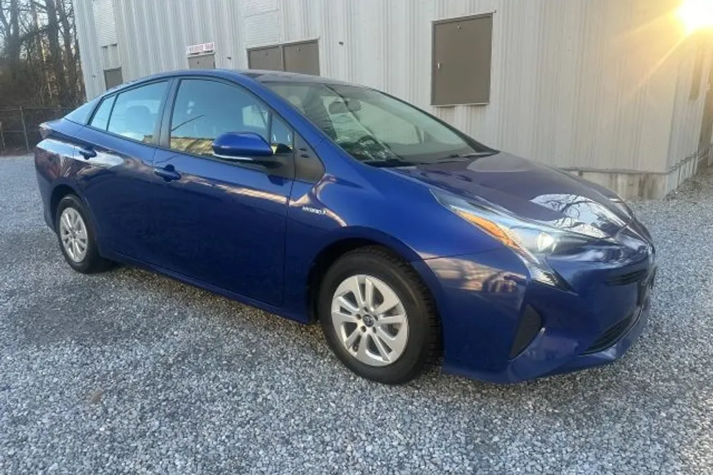 2016 Toyota Prius One Two photo 1