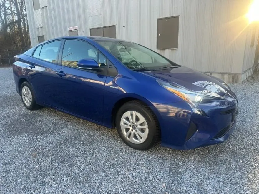 2016 Toyota Prius One Two photo 1