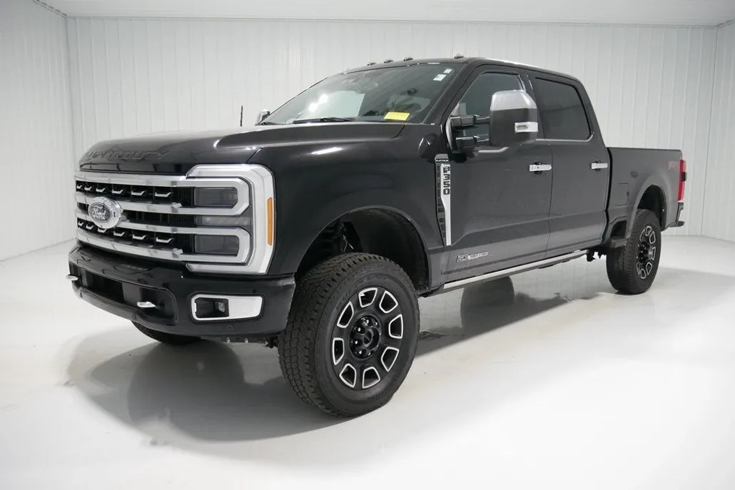 2023 Ford F-350 Platinum photo 1