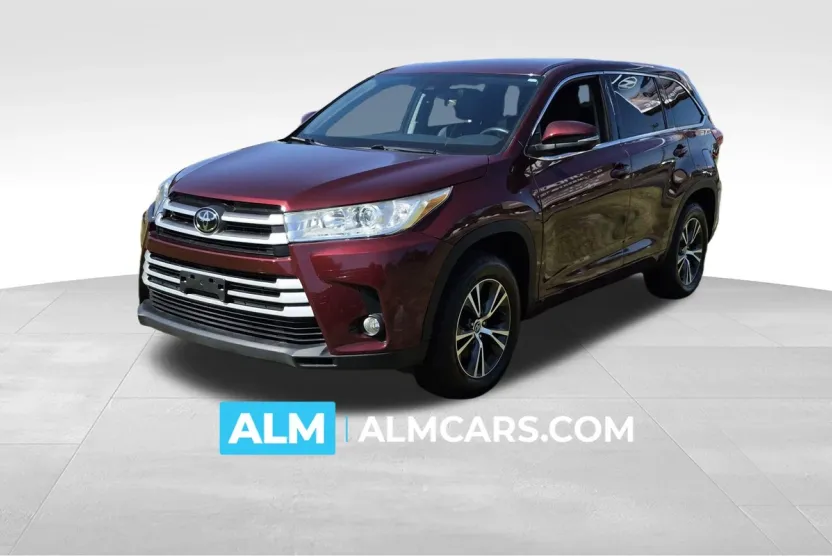 2017 Toyota Highlander LE Plus photo 1