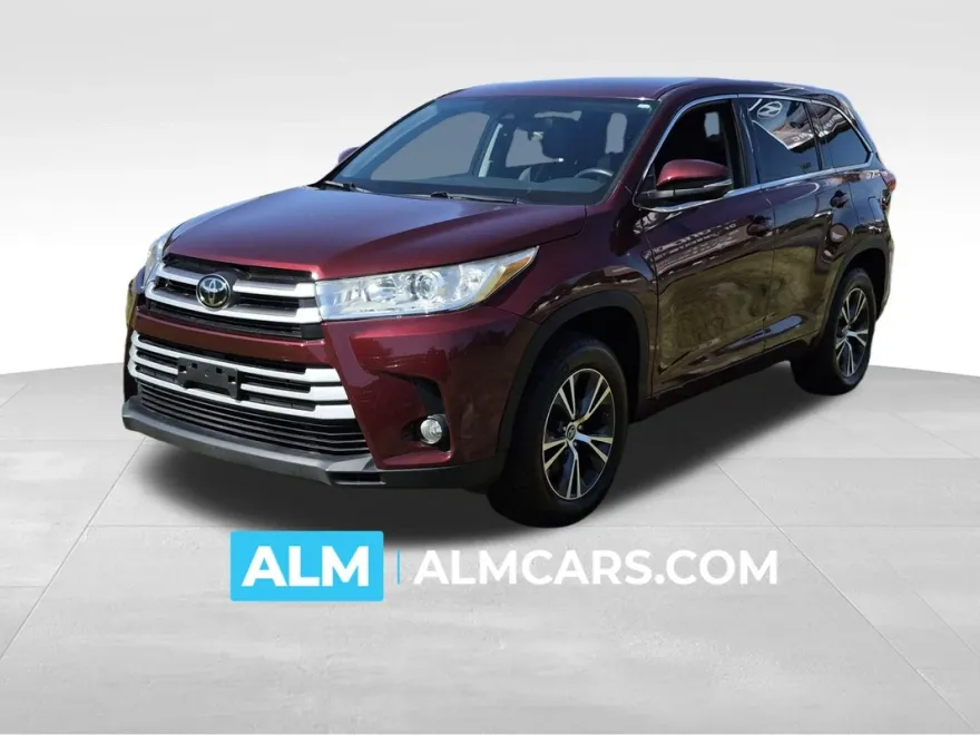 2017 Toyota Highlander LE Plus photo 1