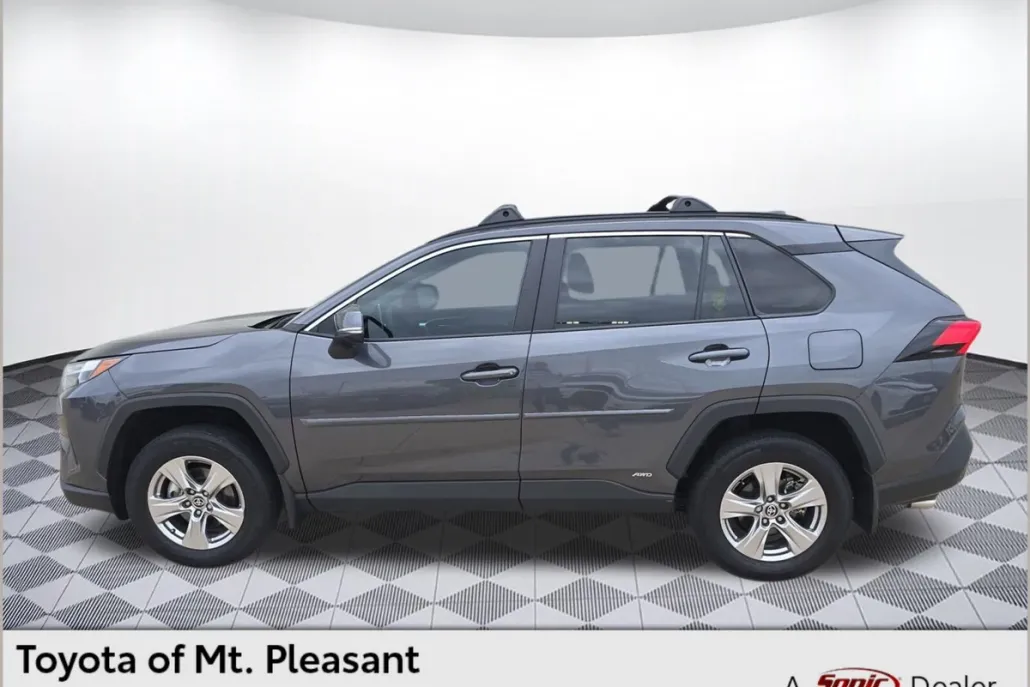 2024 Toyota RAV4 Hybrid XLE photo 1