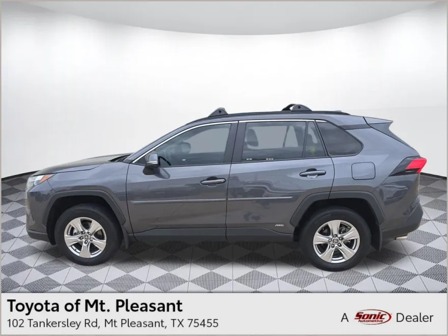 2024 Toyota RAV4 Hybrid XLE photo 1