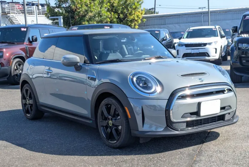 2023 Mini Cooper Hardtop SE 2 Door photo 1