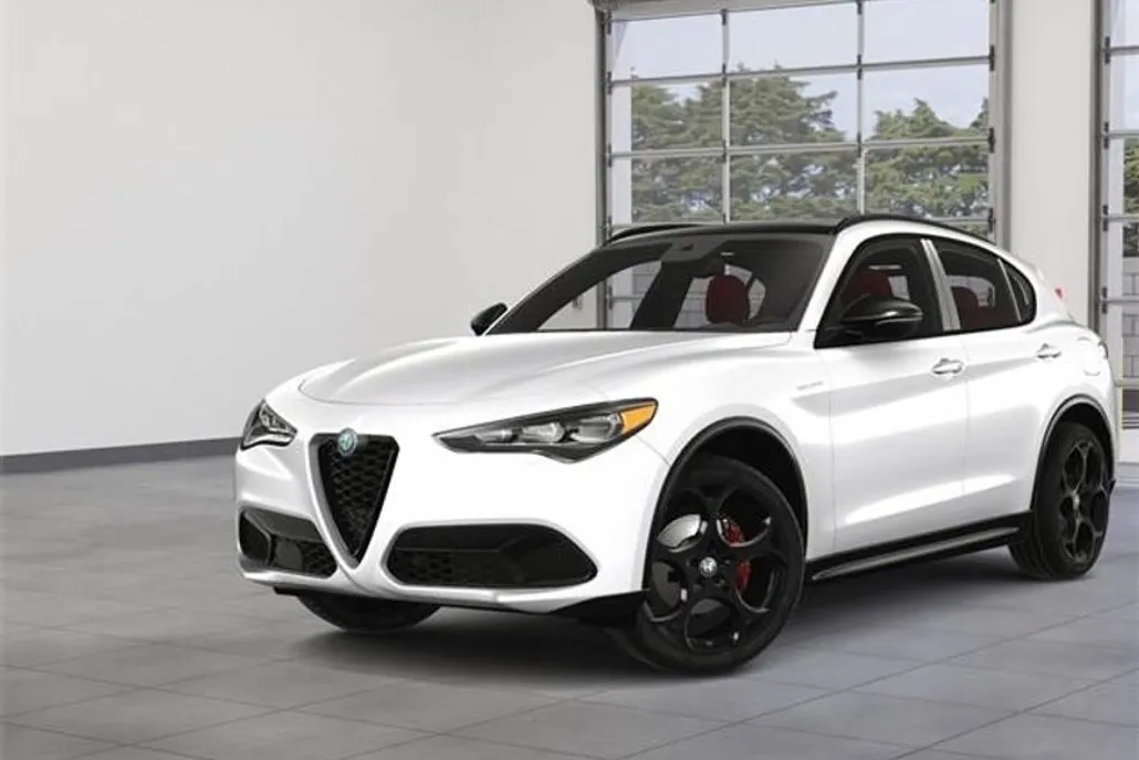 2025 Alfa Romeo Stelvio Sprint photo 1