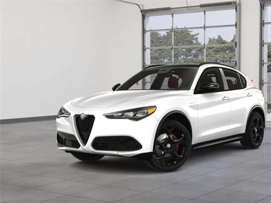 2025 Alfa Romeo Stelvio Sprint photo 1