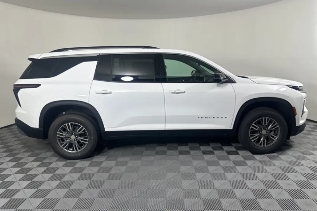 2026 Chevrolet Traverse photo 1