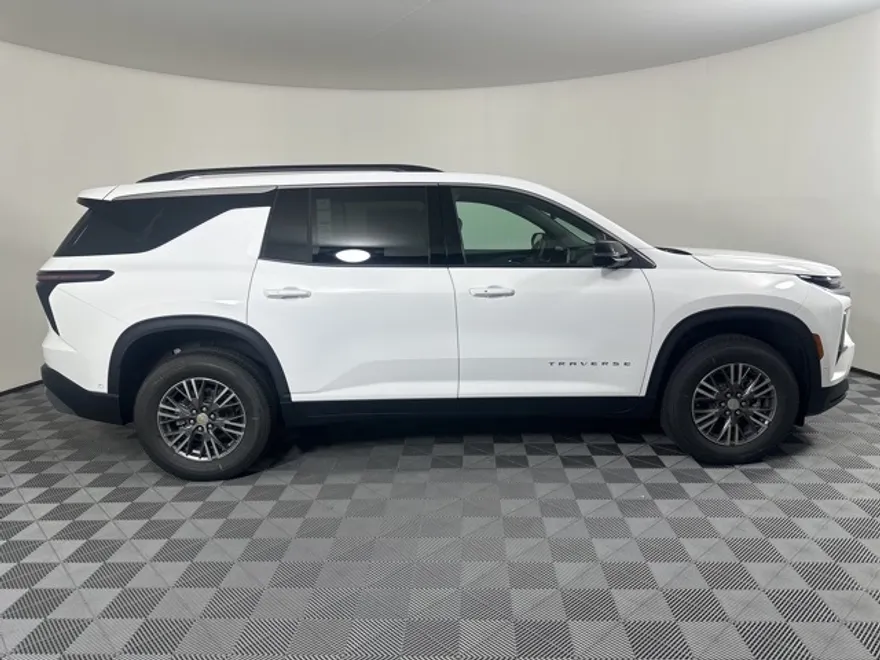 2026 Chevrolet Traverse photo 1