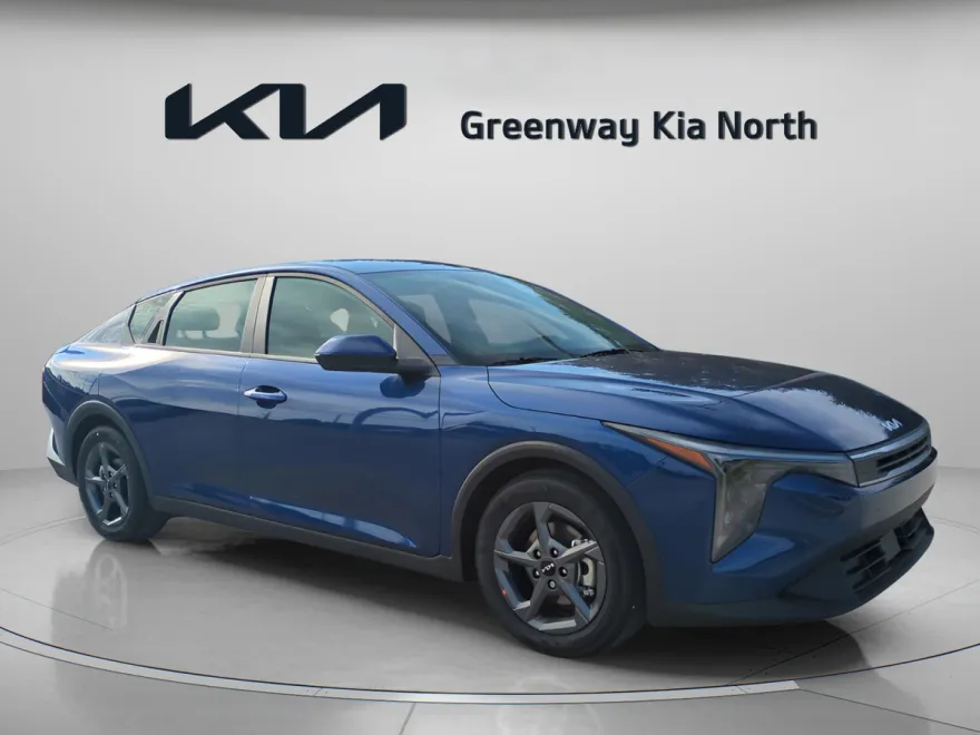 2025 Kia K4 LXS photo 1