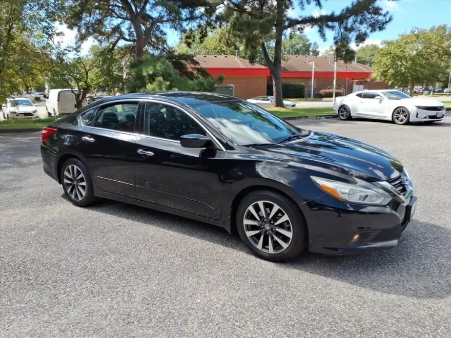 2017 Nissan Altima 2.5 SV photo 1