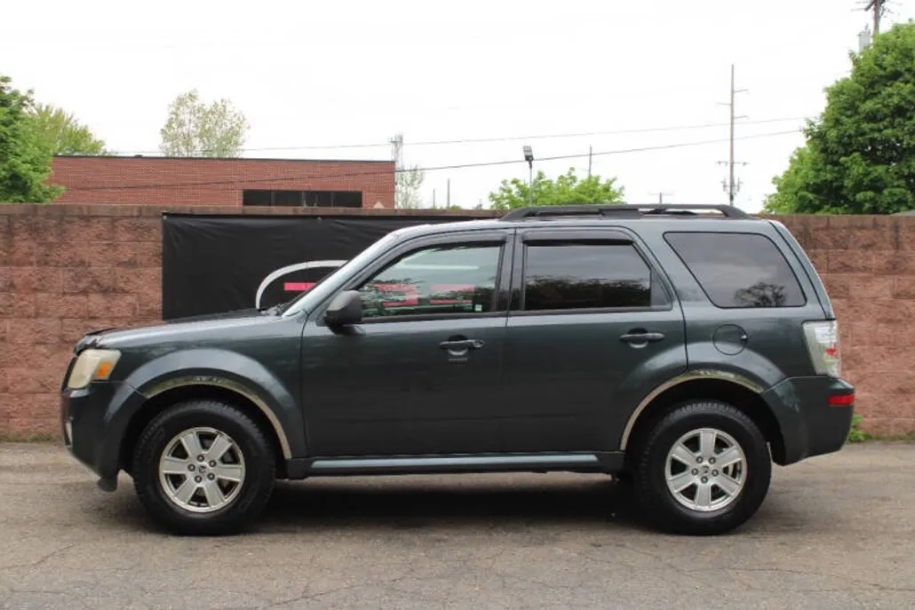2010 Mercury Mariner Luxury photo 1