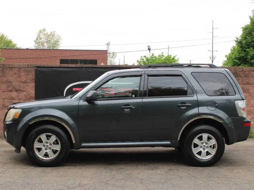 2010 Mercury Mariner Luxury photo 1