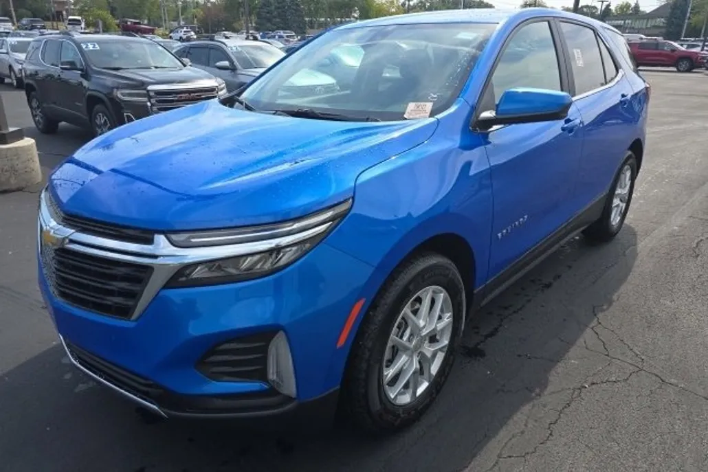 2024 Chevrolet Equinox LT photo 1