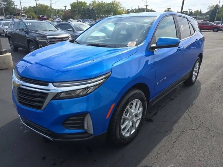 2024 Chevrolet Equinox LT photo 1