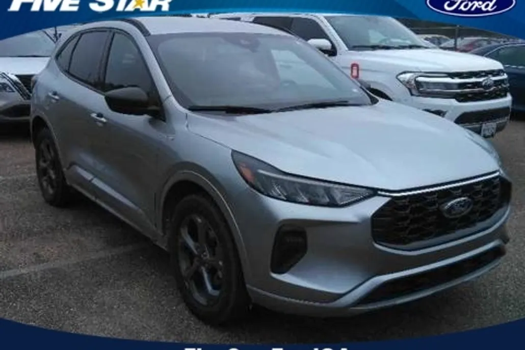 2023 Ford Escape ST-Line photo 1