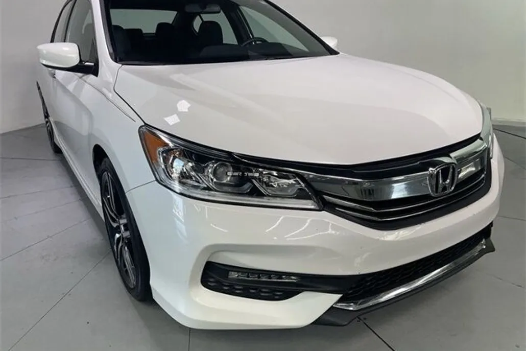 2016 Honda Accord Sport photo 1