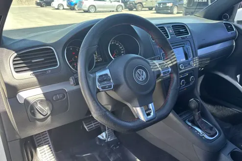 2012 Volkswagen Golf GTI photo 2