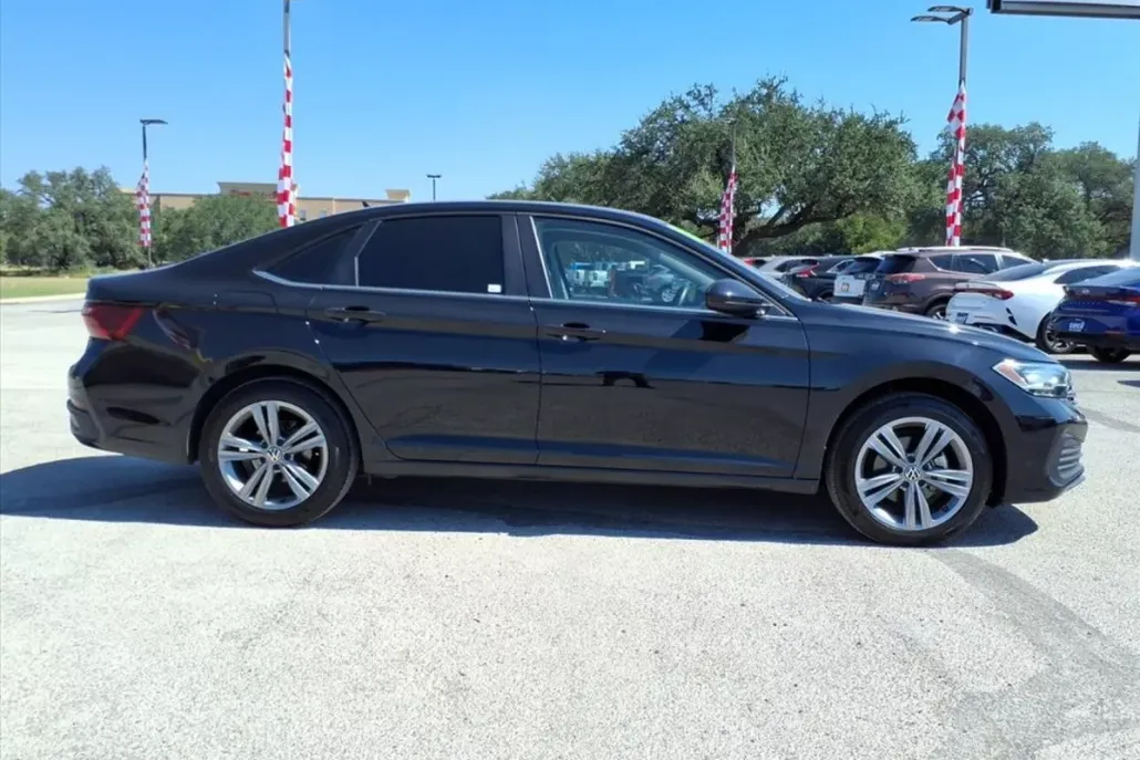 2024 Volkswagen Jetta SE photo 1