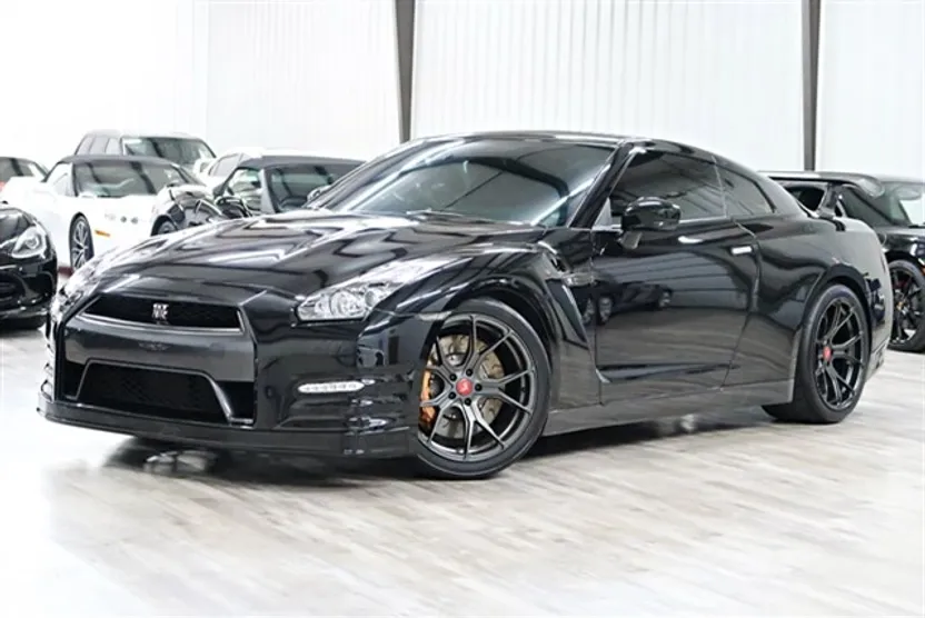 2013 Nissan GT-R Premium photo 1