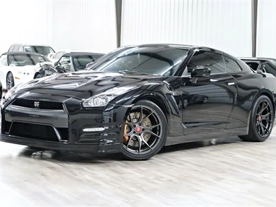 2013 Nissan GT-R Premium photo 1