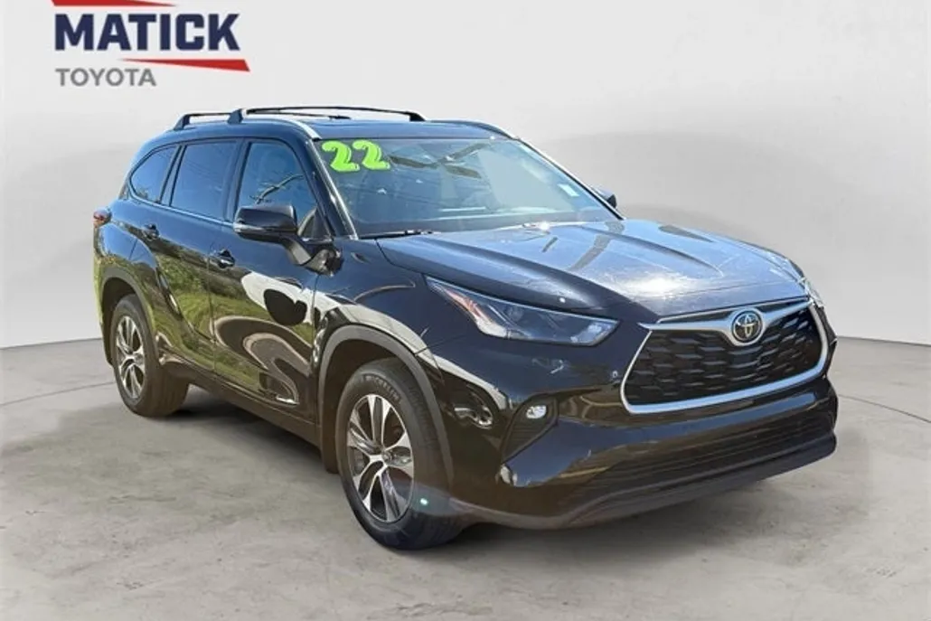 2022 Toyota Highlander XLE photo 1