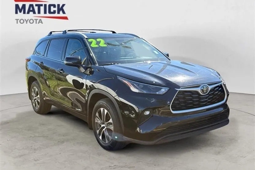 2022 Toyota Highlander XLE photo 1