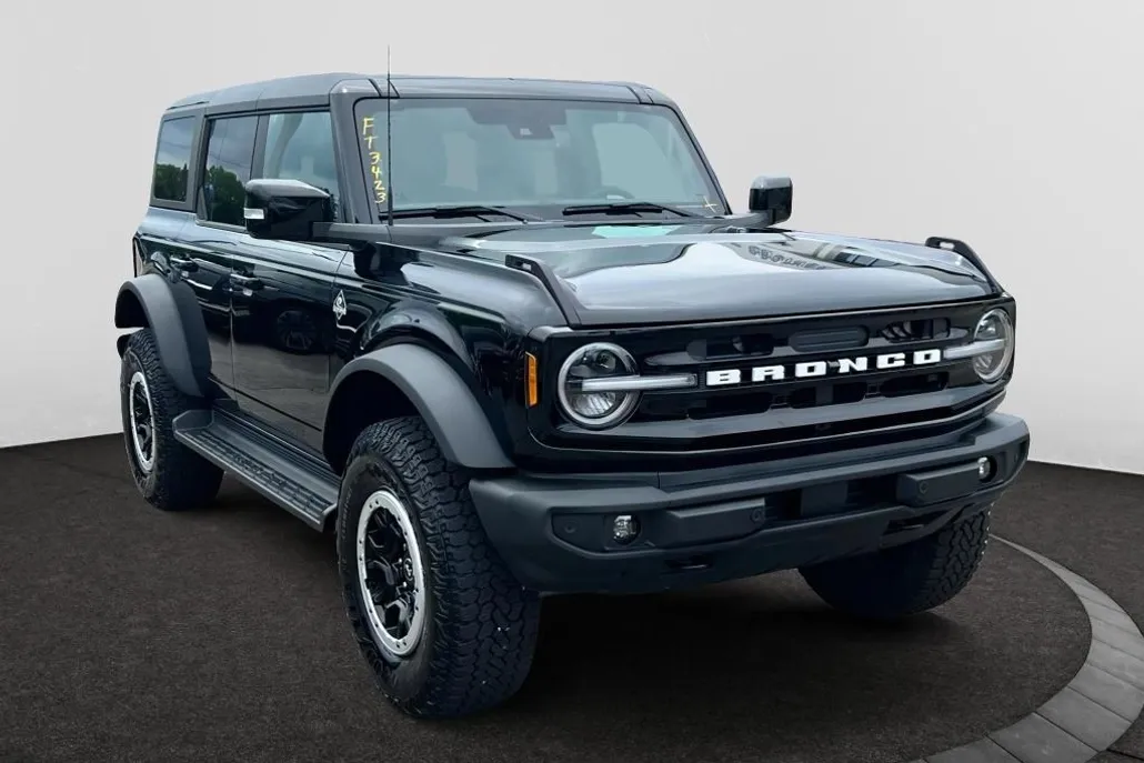2025 Ford Bronco Outer Banks photo 1