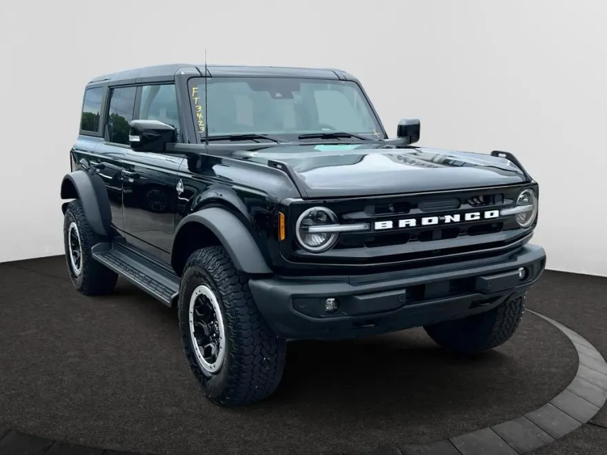 2025 Ford Bronco Outer Banks photo 1