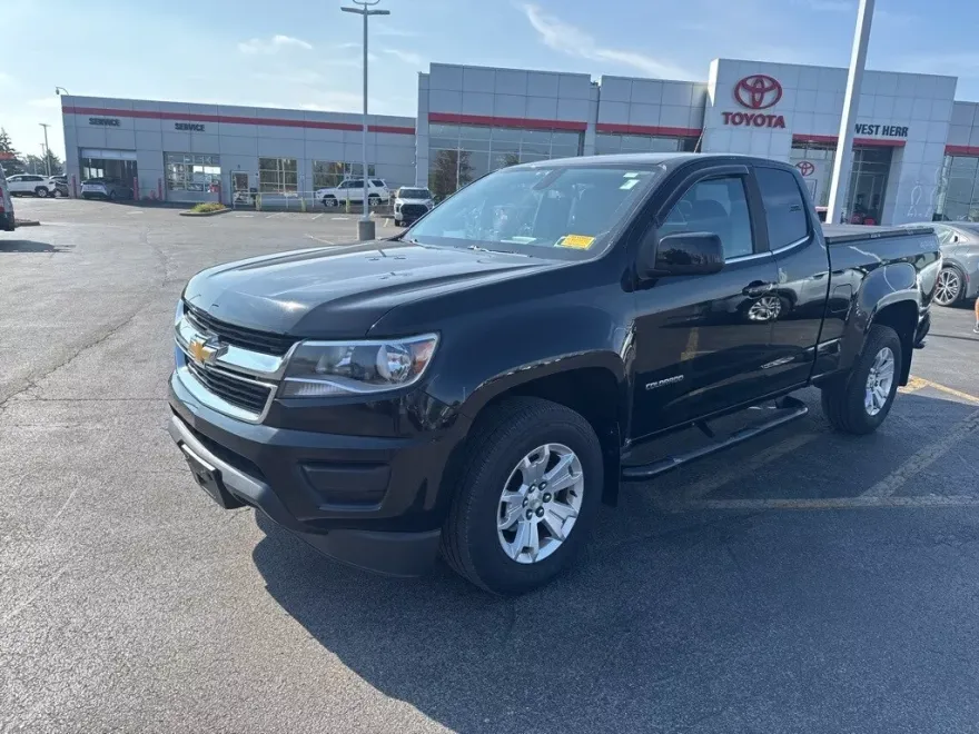 2017 Chevrolet Colorado LT photo 1