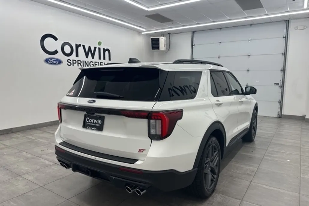 2025 Ford Explorer ST photo 1