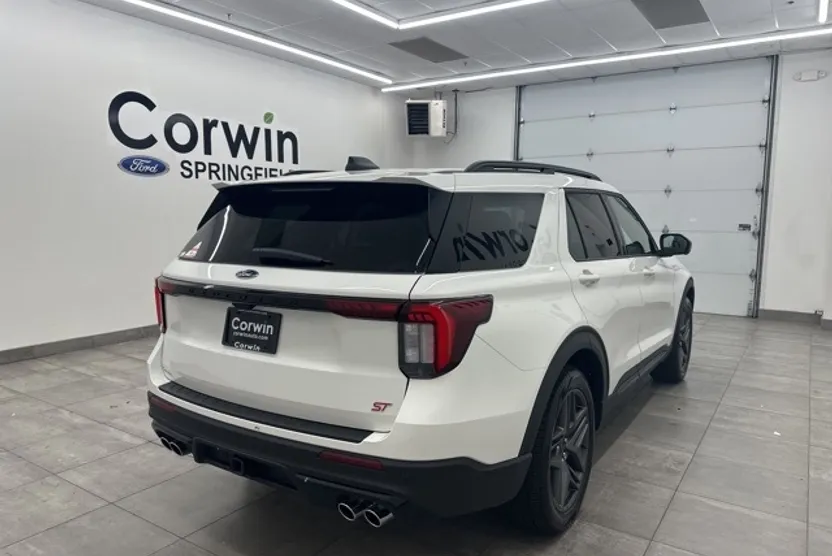 2025 Ford Explorer ST photo 1
