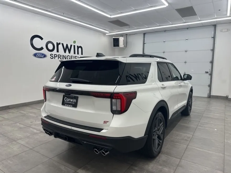 2025 Ford Explorer ST photo 1