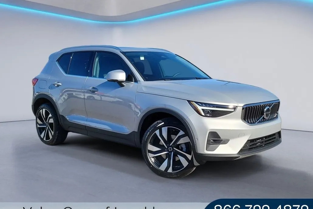 2025 Volvo XC40 Plus photo 1