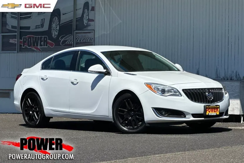 2017 Buick Regal Sport Touring photo 1