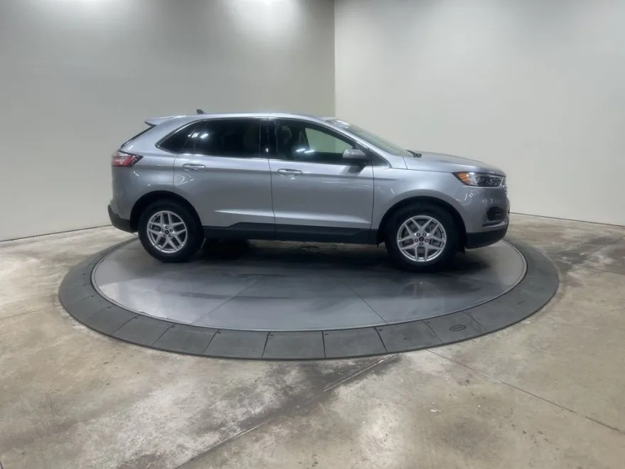 2023 Ford Edge SEL photo 1