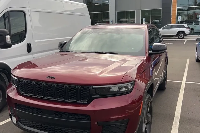 2023 Jeep Grand Cherokee Altitude photo 1