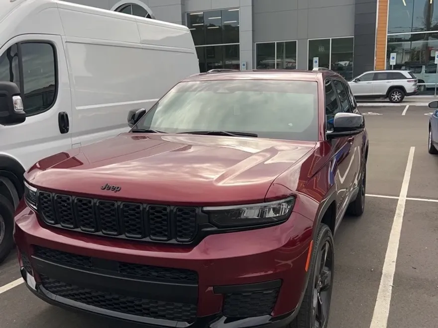 2023 Jeep Grand Cherokee Altitude photo 1