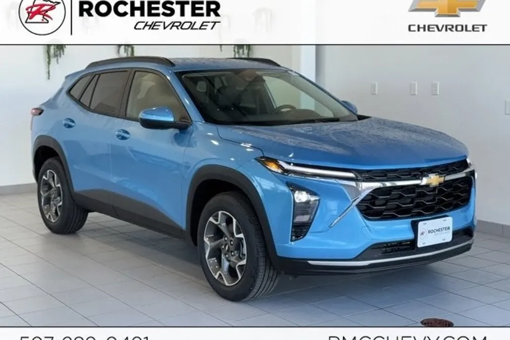 2025 Chevrolet Trax LT photo 1
