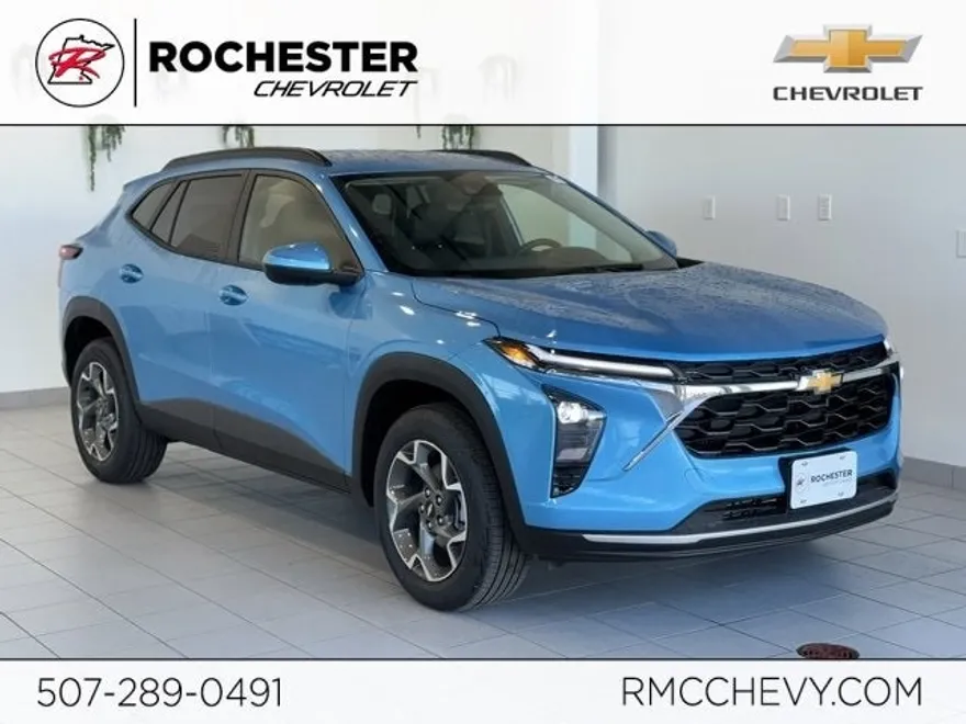 2025 Chevrolet Trax LT photo 1