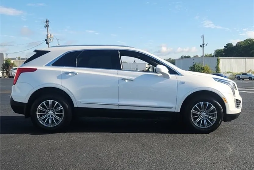 2019 Cadillac XT5 Luxury photo 1