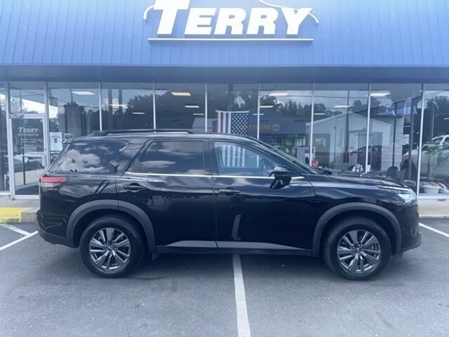 2023 Nissan Pathfinder SV photo 1