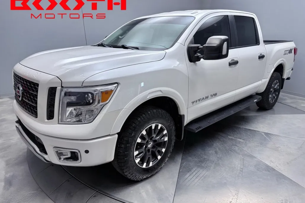 2018 Nissan Titan PRO-4X photo 1
