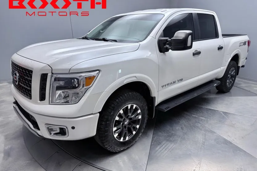 2018 Nissan Titan PRO-4X photo 1