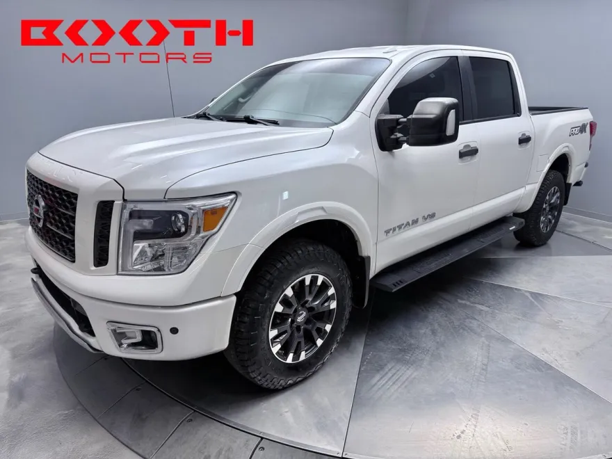 2018 Nissan Titan PRO-4X photo 1