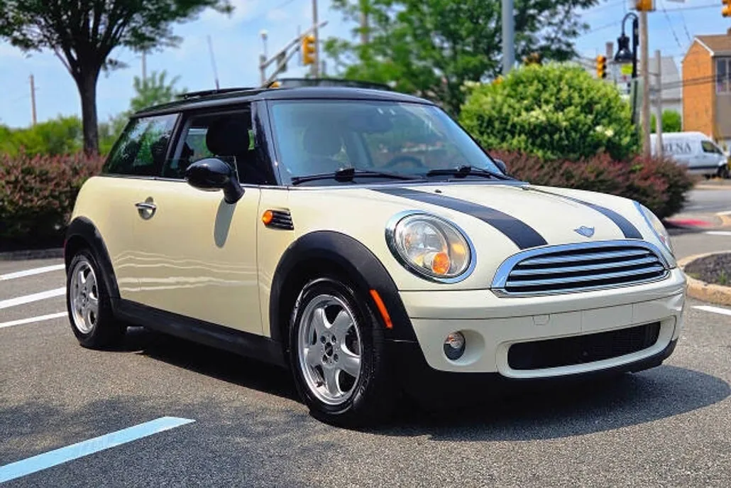 2010 Mini Cooper Base photo 1