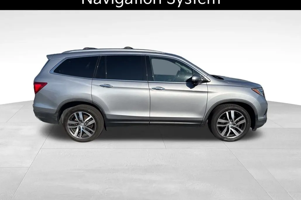 2017 Honda Pilot Touring photo 1